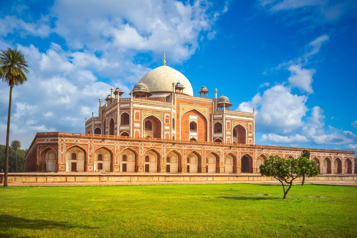 Humayun's Tomb in Delhi under a blue sky